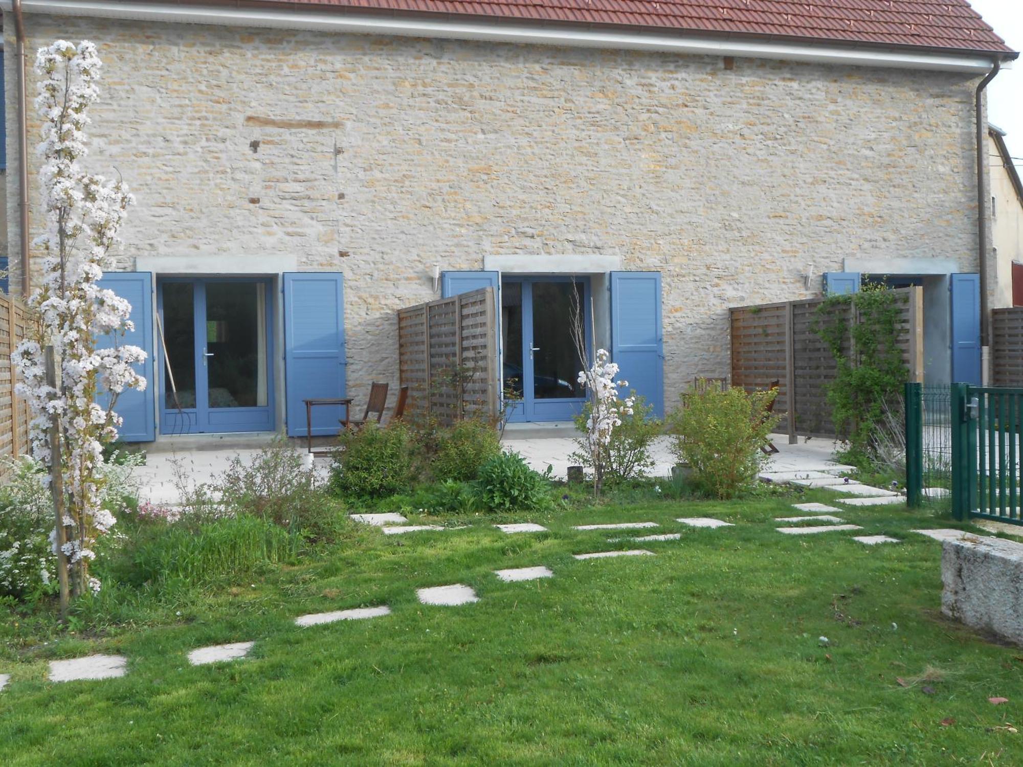Les Grands Pres Bed & Breakfast Geney Exterior photo