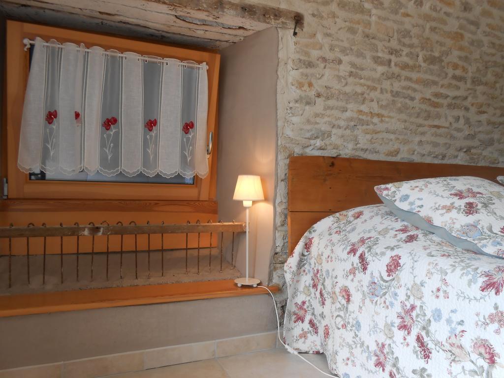 Les Grands Pres Bed & Breakfast Geney Room photo